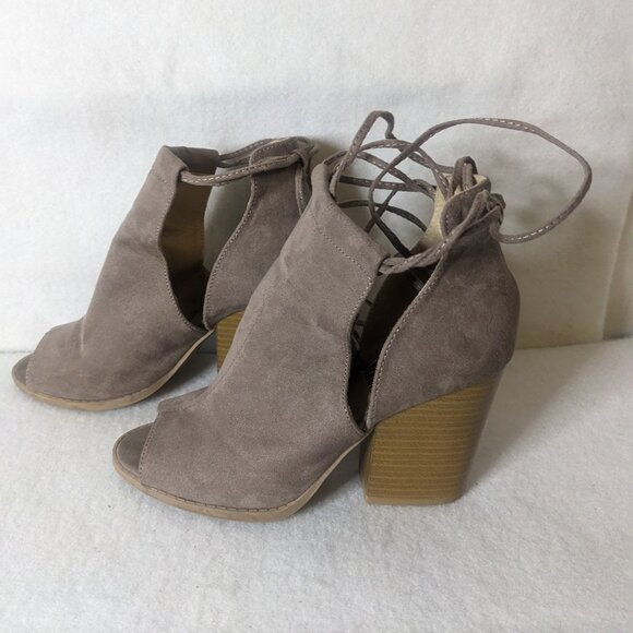 Qupid Women's Tan Faux Suede Tie Up Open Side Ankle Boot Size 6 - Picture 1 of 9